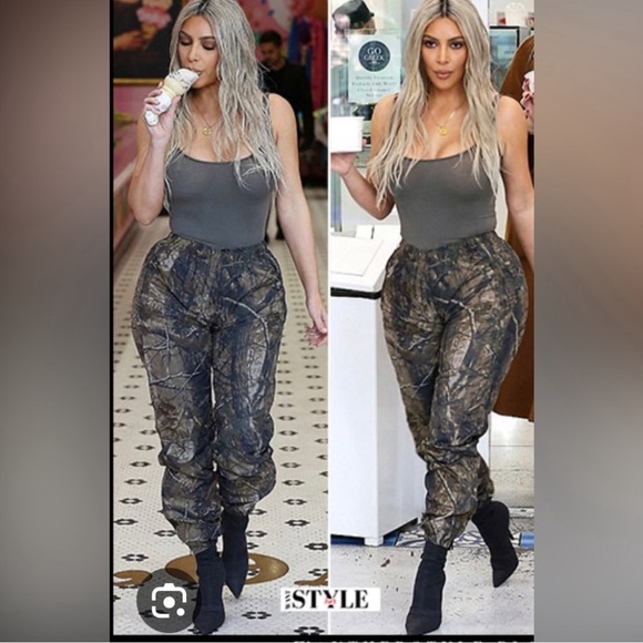 Good American High Kickstand Neoprene
Bootie Black Gold Accents NIB Size 8 - Picture 2 of 7